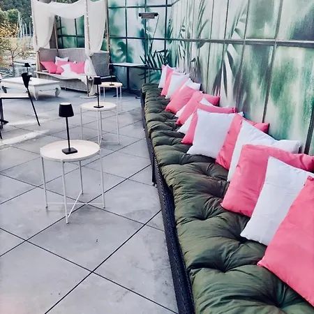 Luxury Rocopom - Front Malgrate