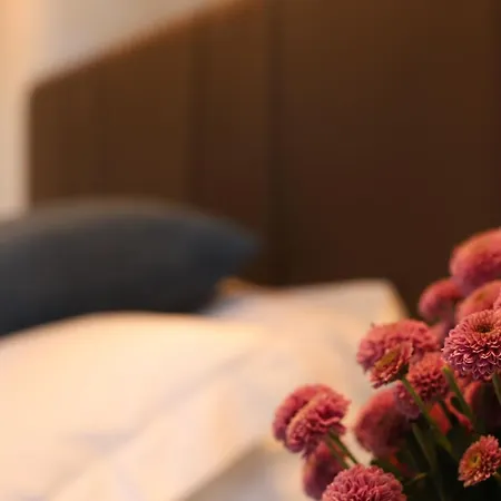 Luxury Rocopom - Front * Malgrate