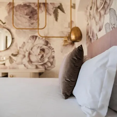 Luxury Rocopom - Front Hotel Malgrate