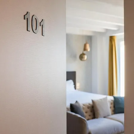 Luxury Rocopom - Front Malgrate