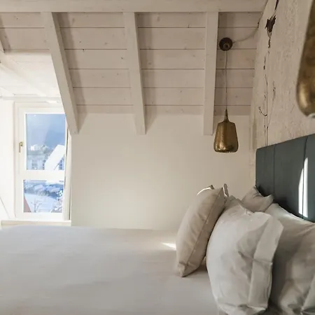 Luxury Rocopom - Front Malgrate