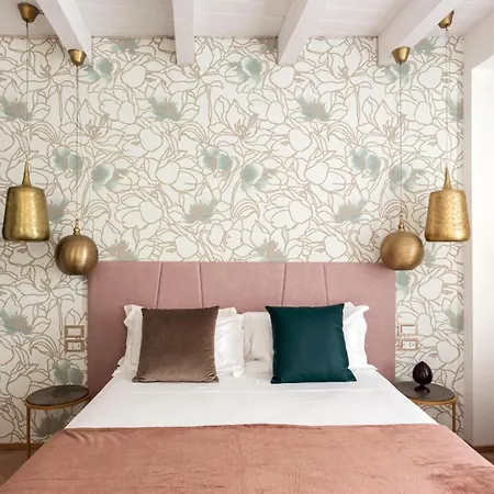 Luxury Rocopom - Front