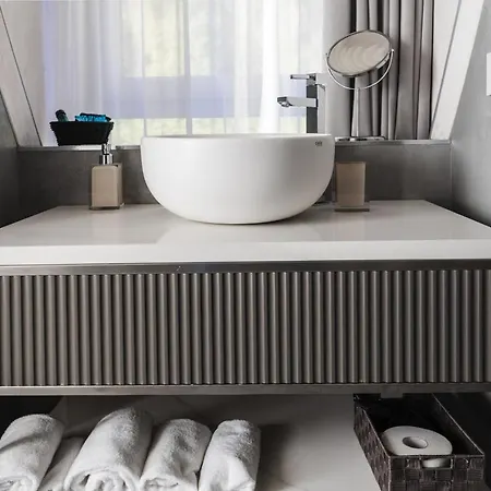 Luxury Rocopom - Front *