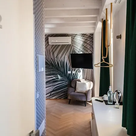 Hotel Luxury Rocopom - Front