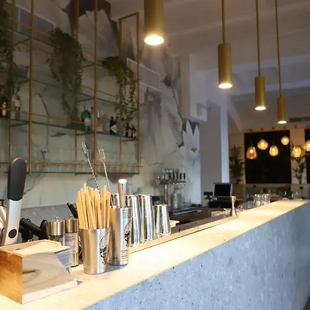 Luxury Rocopom - Front Hotel