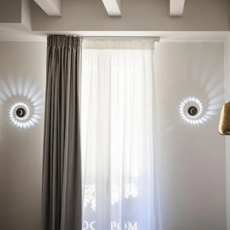 Luxury Rocopom - Front Hotel