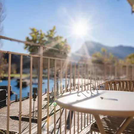 Luxury Rocopom - Front *