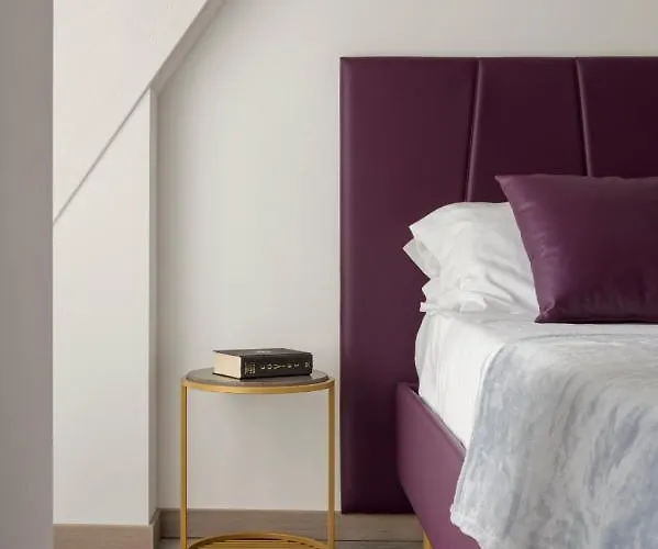 Luxury Rocopom - Front * Malgrate