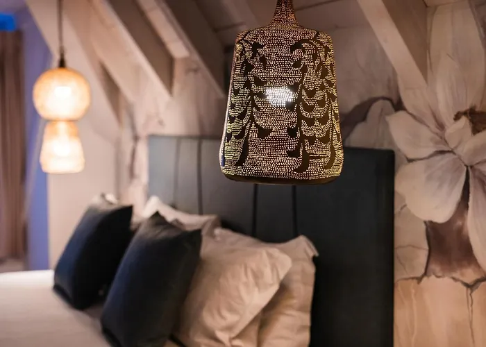 Luxury Rocopom - Front