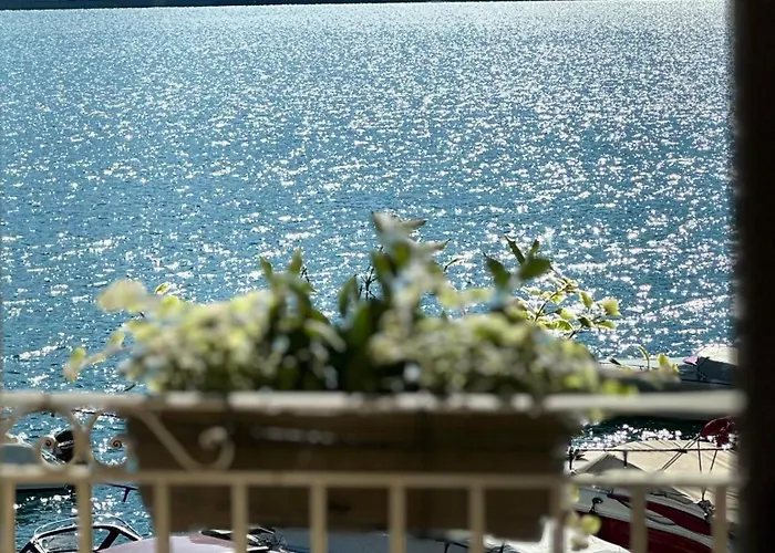 Luxury Rocopom - Front Ξενοδοχείο Malgrate