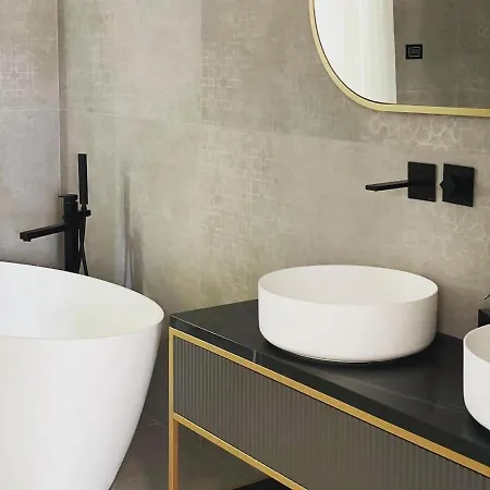 Luxury Rocopom - Front * Malgrate