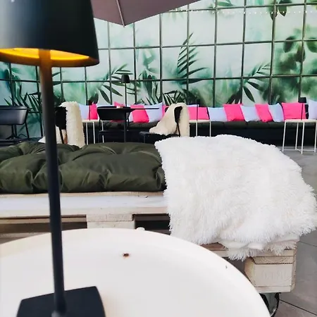 Luxury Rocopom - Front *