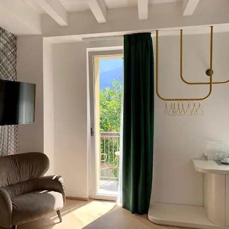 Luxury Rocopom - Front * Malgrate