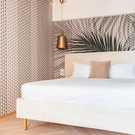 Luxury Rocopom - Front Hotel *