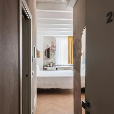 Luxury Rocopom - Front Hotel