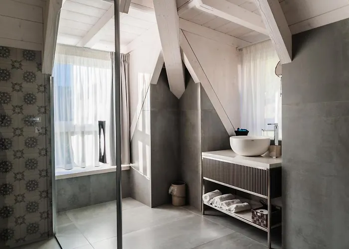 Luxury Rocopom - Front Hotel Malgrate
