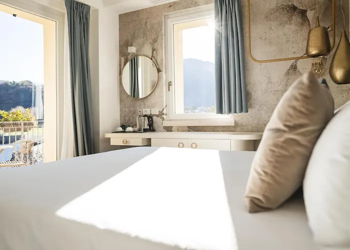 Luxury Rocopom - Front Hotel