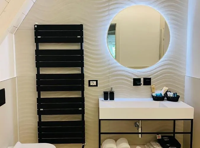 Luxury Rocopom - Front Hotel