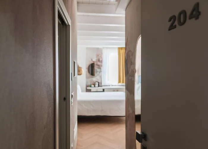 Luxury Rocopom - Front Hotel