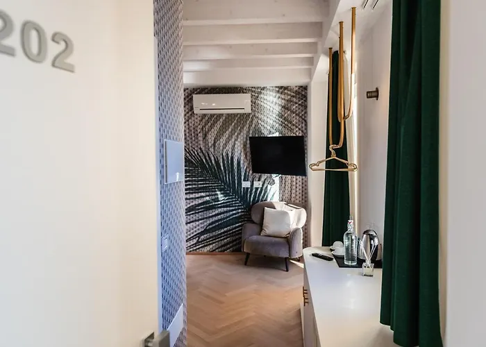 Hotel Luxury Rocopom - Front