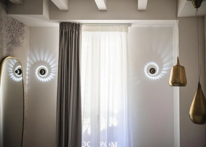 Luxury Rocopom - Front Hotel