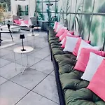 Luxury Rocopom - Front Мальграте