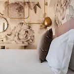 Luxury Rocopom - Front Отель Мальграте