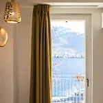 Luxury Rocopom - Front Отель