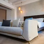 Luxury Rocopom - Front Отель Мальграте