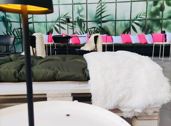 Luxury Rocopom - Front *