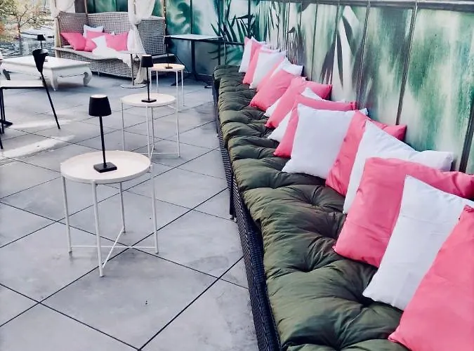 Luxury Rocopom - Front Мальграте