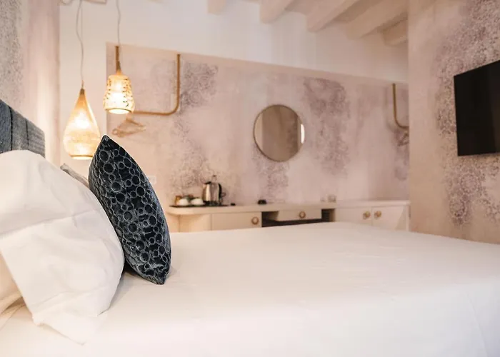 Luxury Rocopom - Front Отель Мальграте