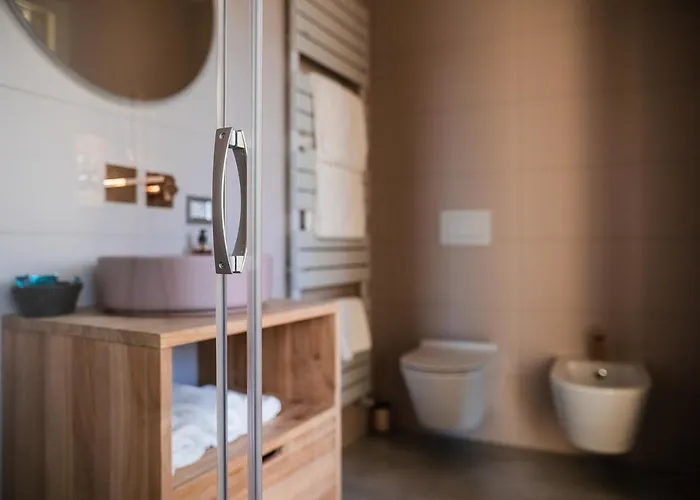 Luxury Rocopom - Front