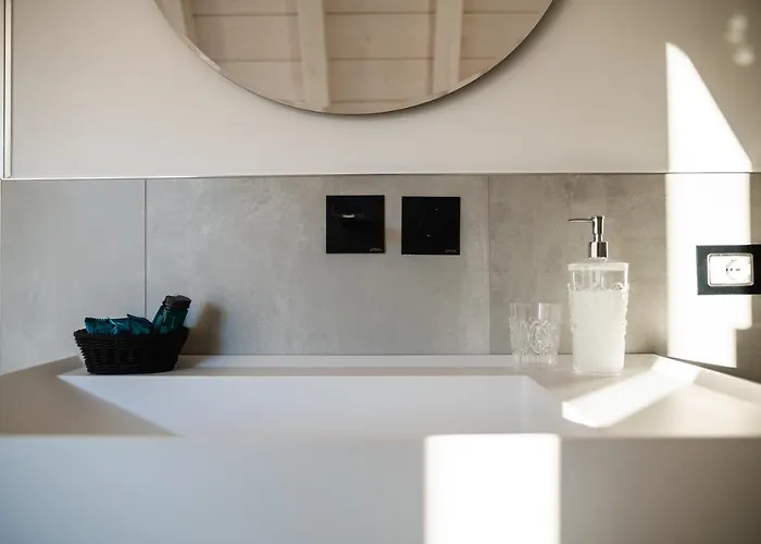 Luxury Rocopom - Front Мальграте