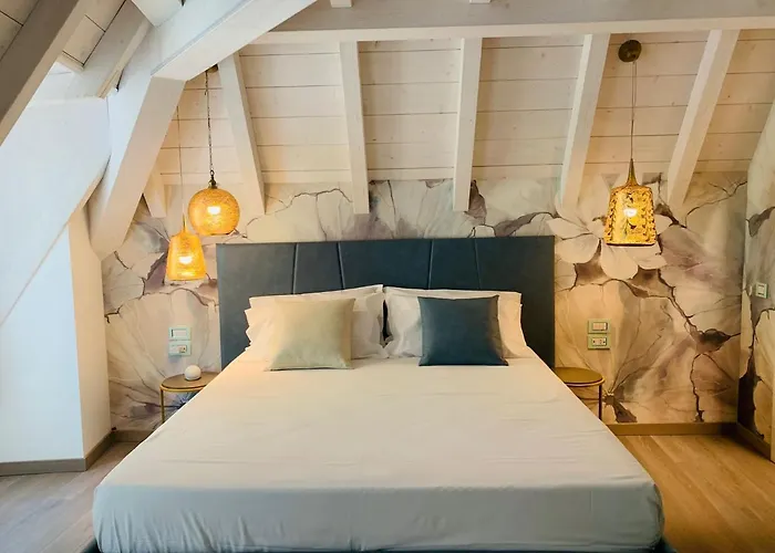 Luxury Rocopom - Front