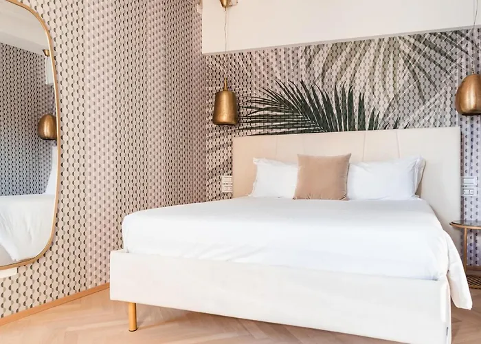 Luxury Rocopom - Front Отель *