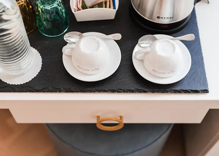 Luxury Rocopom - Front *