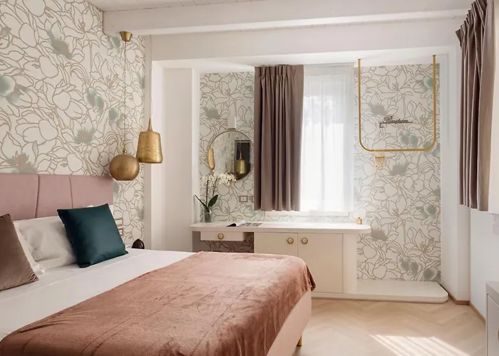 Отель Luxury Rocopom - Front *