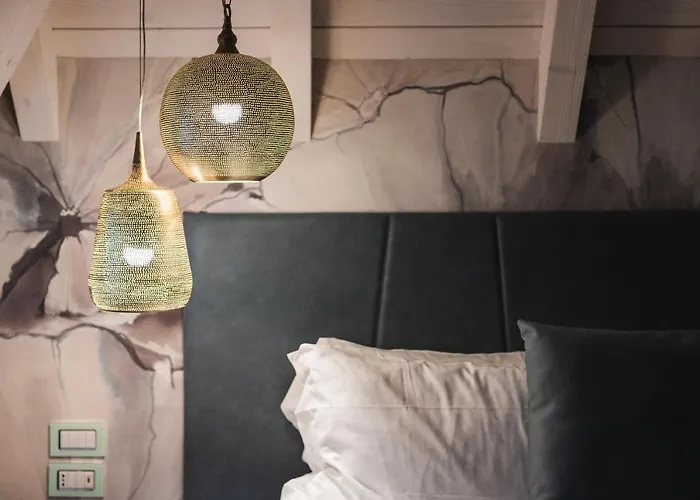 Luxury Rocopom - Front